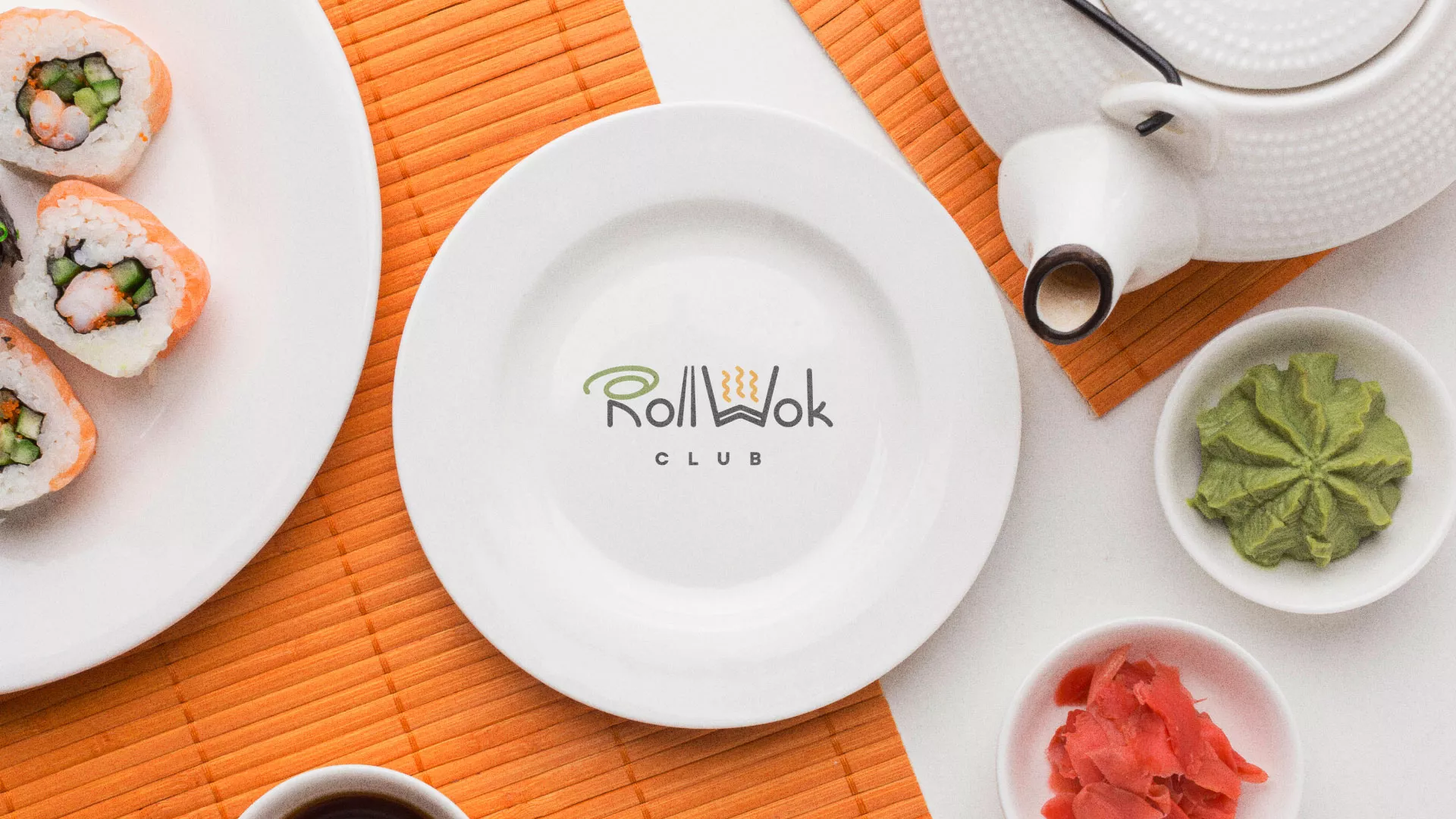 Разработка логотипа и фирменного стиля суши-бара «Roll Wok Club» в Белозерске